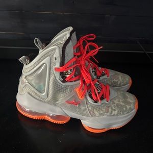 Nike max zoom Lebron 19 king james fast food sneaker. Size 71/2